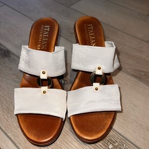Cute white sandals!